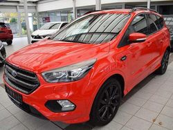 Rot Gebraucht 2017 Ford Kuga ST SUV | 15.790 € (Etwas zu teuer)