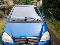 Blau Gebraucht 2001 Mercedes A140 Kleinwagen | 1.200 €