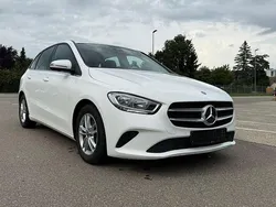 Weiß Gebraucht 2020 Mercedes B200 Van / Kleinbus | 19.990 € (Fairer Preis)
