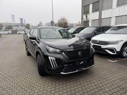 Schwarz schwarz perla nera (metallic) Gebraucht 2024 Peugeot 2008 Allure SUV | 16.480 € (Fairer Preis)
