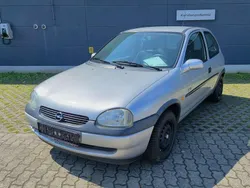 Silber Gebraucht 2000 Opel Corsa Edition Limousine | 1.980 € (Etwas zu teuer)