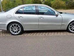Silber Gebraucht 2003 Mercedes E500 Avantgarde Limousine | 5.000 € (Guter Preis)