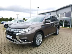 Braun Gebraucht 2020 Mitsubishi Outlander P-HEV Limousine | 21.450 € (Guter Preis)