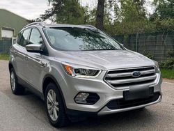 Grau Gebraucht 2017 Ford Kuga Cool & Connect SUV | 11.800 € (Guter Preis)