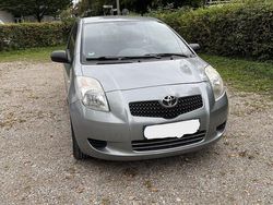 Grau Gebraucht 2007 Toyota Yaris Kleinwagen | 3.900 € (Etwas zu teuer)