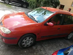 Rot Gebraucht 2002 Renault Mégane GrandTour Kombi | 900 €
