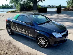 Grau Gebraucht 2009 Opel Tigra Cabrio | 2.199 € (Fairer Preis)