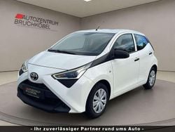 Weiß Gebraucht 2021 Toyota Aygo Kleinwagen | 7.990 € (Fairer Preis)
