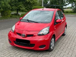 Rot Gebraucht 2009 Toyota Aygo Kleinwagen | 2.790 € (Fairer Preis)