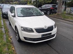 Weiß Gebraucht 2014 Skoda Octavia Ambition Kombi | 14.490 € (Teuer)