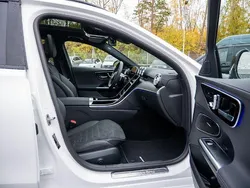 Weiss / polarweiß Gebraucht 2024 Mercedes C220 AMG line Kombi | 53.900 €