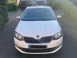 Weiß Gebraucht 2015 Skoda Fabia Ambition Kombi | 8.200 € (Fairer Preis)