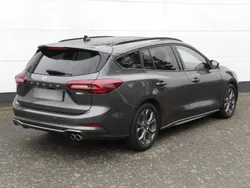Diverse metallic Gebraucht 2023 Ford Focus ST-Line X | 30.310 € (Etwas zu teuer)