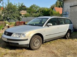 Silber Gebraucht 2000 VW Passat Kombi | 650 € (Guter Preis)