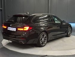 Schwarz metallic (black sapphire metallic) Gebraucht 2022 BMW 530 M Sport Kombi | 42.770 € (Fairer Preis)