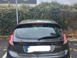 Grau Gebraucht 2016 Ford Fiesta Ambiente Kleinwagen | 5.850 € (Fairer Preis)