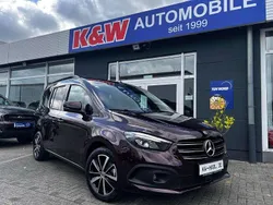 Rubellitrot Gebraucht 2023 Mercedes T180 Edition Van / Kleinbus | 28.990 € (Fairer Preis)