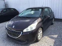 Schwarz Gebraucht 2012 Peugeot 208 Active Kleinwagen | 2.900 € (Fairer Preis)