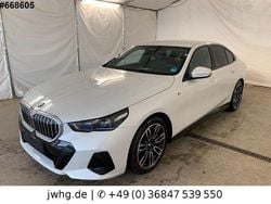 Mineralweiss Gebraucht 2024 BMW 520 M Sport Limousine | 48.950 € (Superpreis)