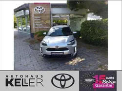 Schimmering silber metallic Neu 2025 Toyota Yaris Cross SUV | 31.460 € (Fairer Preis)