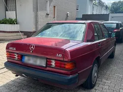 Rot Gebraucht 1992 Mercedes 190 Limousine | 4.000 €