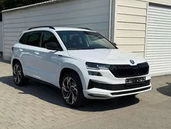 Moon white Neu 2025 Skoda Karoq SportLine SUV | 39.190 € (Guter Preis)