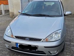 Silber Gebraucht 2002 Ford Focus Ghia Limousine | 2.000 € (Fairer Preis)
