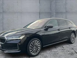 Onyxschwarz metallic Gebraucht 2024 Skoda Superb LAURIN & KLEMENT Kombi | 44.970 € (Teuer)