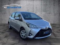 Silber Gebraucht 2017 Toyota Yaris Comfort Kleinwagen | 9.999 € (Etwas zu teuer)