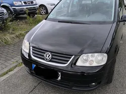 Schwarz Gebraucht 2005 VW Touran Van / Kleinbus | 2.000 € (Fairer Preis)