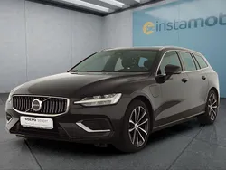 Grau Gebraucht 2023 Volvo V60 Core Kombi | 39.849 € (Fairer Preis)
