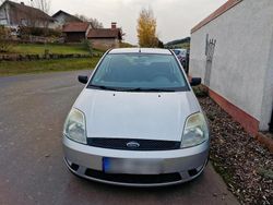 Silber Gebraucht 2004 Ford Fiesta Kleinwagen | 2.150 €