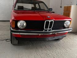 Rot Gebraucht 1982 BMW 318 Basis Limousine | 11.000 €