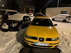 Gelb Gebraucht 2003 Seat Leon Limousine | 1.450 € (Fairer Preis)