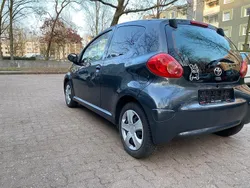 Grau Gebraucht 2006 Toyota Aygo Kleinwagen | 2.500 € (Guter Preis)