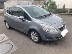 Grau Gebraucht 2011 Opel Meriva Design Edition Van / Kleinbus | 5.000 € (Fairer Preis)