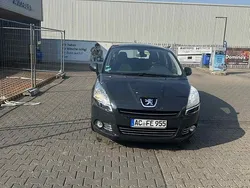 Blau Gebraucht 2012 Peugeot 5008 Van / Kleinbus | 6.000 €