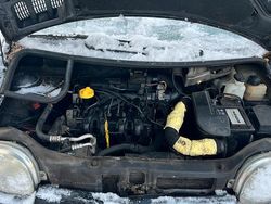 Schwarz Gebraucht 2005 Renault Twingo Kleinwagen | 460 €