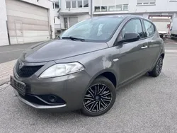 Silber Gebraucht 2018 Lancia Ypsilon Kleinwagen | 8.500 €