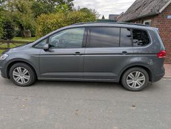 Grau Gebraucht 2018 VW Touran Trendline Van / Kleinbus | 14.150 € (Guter Preis)