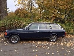 Blau Gebraucht 1981 Mercedes 300 Kombi | 10.000 €