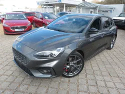 Grau Gebraucht 2021 Ford Focus ST Limousine | 25.490 € (Guter Preis)