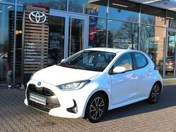 Weiß Gebraucht 2023 Toyota Yaris Hybrid Team Kleinwagen | 14.790 € (Superpreis)