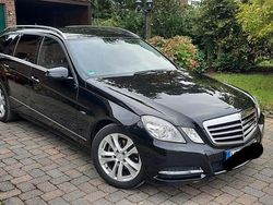 Schwarz Gebraucht 2011 Mercedes E200 Avantgarde Kombi | 7.990 € (Fairer Preis)