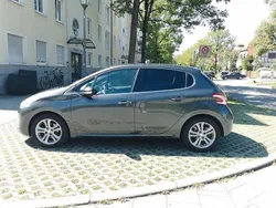 Grau Gebraucht 2014 Peugeot 208 Allure Kleinwagen | 4.500 € (Guter Preis)