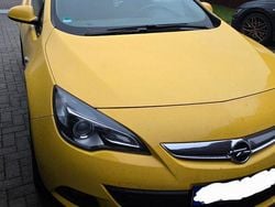 Gelb Gebraucht 2012 Opel Astra GTC Limousine | 5.300 € (Fairer Preis)
