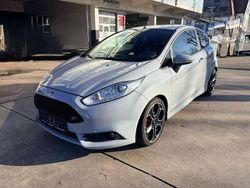 Asphaltgrau Gebraucht 2016 Ford Fiesta ST200 Kleinwagen | 12.000 € (Etwas zu teuer)