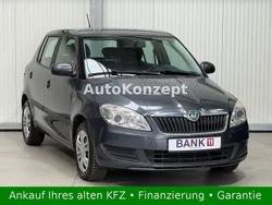 Grau Gebraucht 2011 Skoda Fabia Ambition Limousine | 3.490 € (Fairer Preis)
