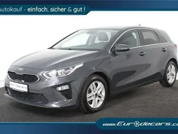 Grau Gebraucht 2021 Kia Ceed Limousine | 13.500 €