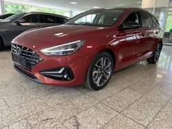 Sunset red / mic (metallic) Gebraucht 2022 Hyundai i30 Edition 30 Kombi | 18.484 € (Fairer Preis)